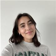 Estudiante de matrícula de honor, he sacado durante toda mi vida dieces en inglés pues me apasiona el idioma. Estoy todo el rato viendo vídeos de YouTube en inglés y viendo series ósea que tengo buena pronunciación y lo entiendo todo. Tengo el título de B